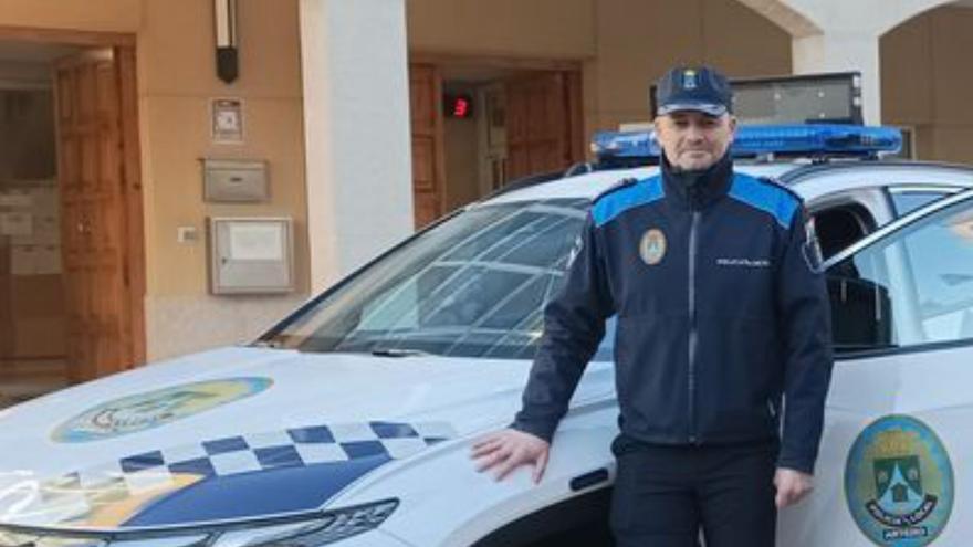 La Policía Local de Arteixo recibe un nuevo coche patrulla con desfibrilador