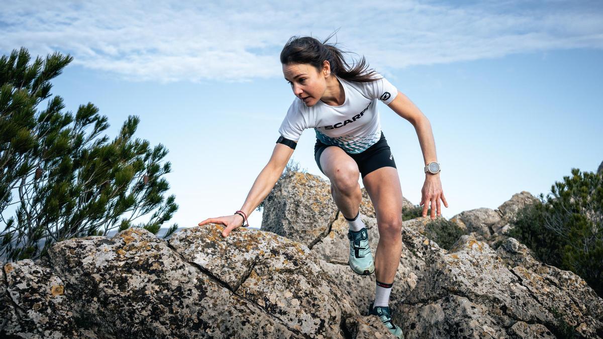 Sílvia Puigarnau durante un entrenamiento en la montaña