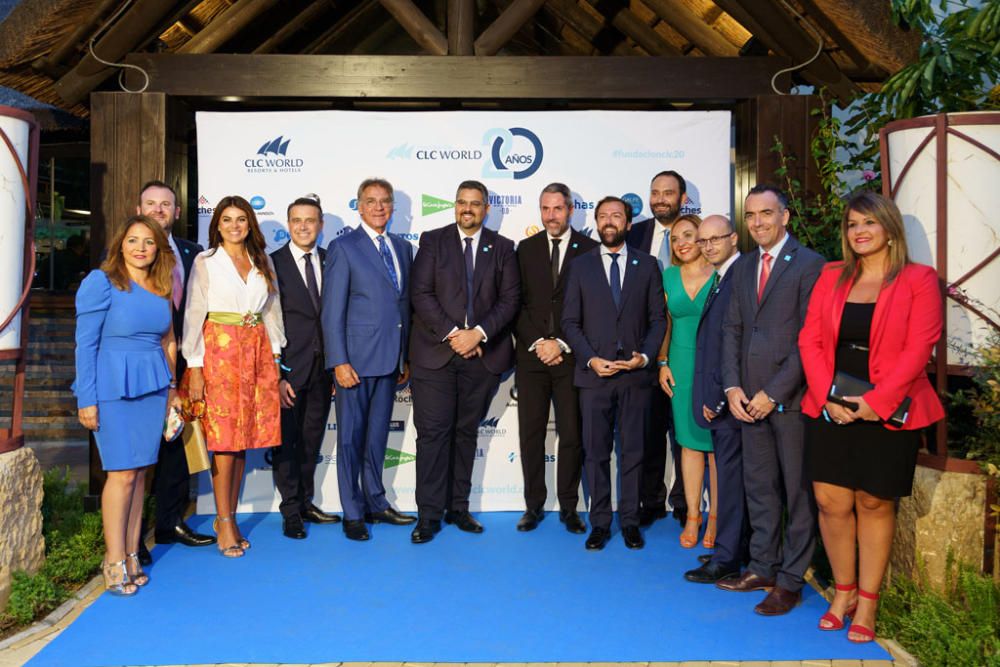 Laura Moreno (Concejal Ayuntamiento Mijas) – Richard Wafer (Vicepresidente Fundación CLC World) – Nuria Rodríguez (Delegada Turismo Junta de Andalucía) – Juan José Millán (Secretario Fundación CLC World) – Roy Peires (Fundador Fundación CLC World) – Josele González (Alcalde Mijas) – Juan Carlos Maldonado (Vicepresidente Diputación de Málaga) – Juan de Dios Villena (Diputado de RRHH en Diputación de Málaga) – Juan Miguel Marcos (Presidente Fundación CLC World) – Mariló Olmedo (Concejala Ayuntamiento Mijas) – José Carlos Martín (Concejal Ayuntamiento Mijas) – Andrés Ruis (Concejal Ayuntamiento Mijas) – Tamara Vera (Concejala Ayuntamiento Mijas)