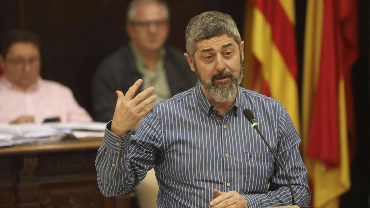Manuel González durante una intervención en el pleno de Sagunt.