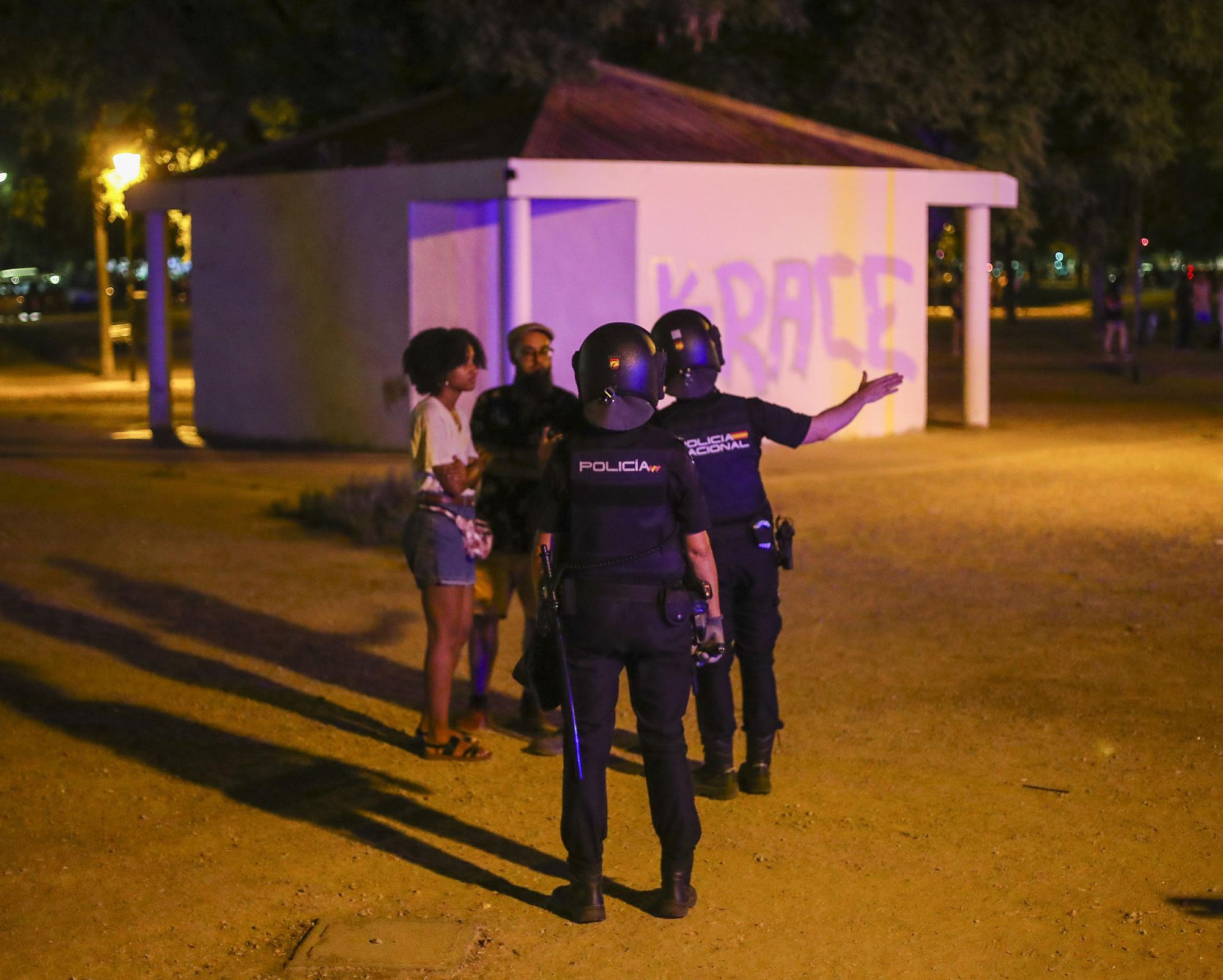 Controles antibotellón en València y cierre del ocio a las 00.00 horas