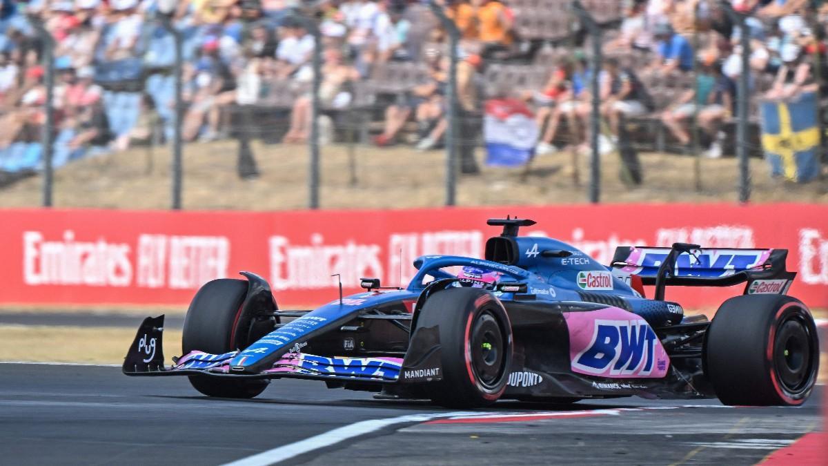 Alonso durante las prácticas del viernes en Hungría