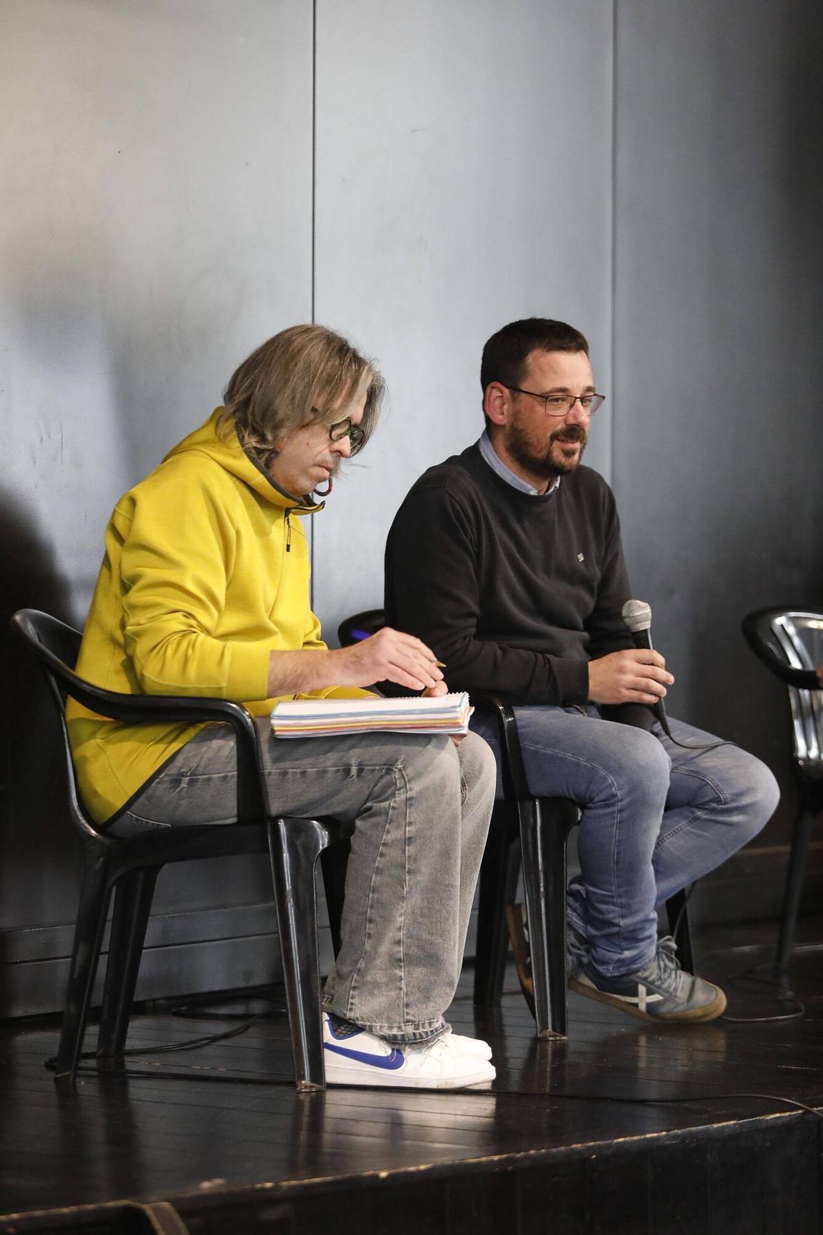 Girona. Teatre Centre Civic Sant Narcis. Reunio oberta de veins i ajuntament per parlar de seguretat. Lluc Salellas. Isaac Sanchez.