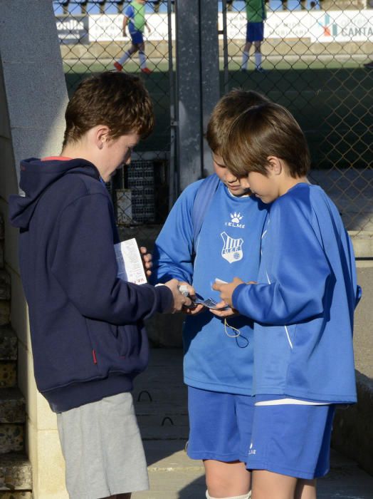 Gran èxit dels cromos de tots els futbolistes del Figueres