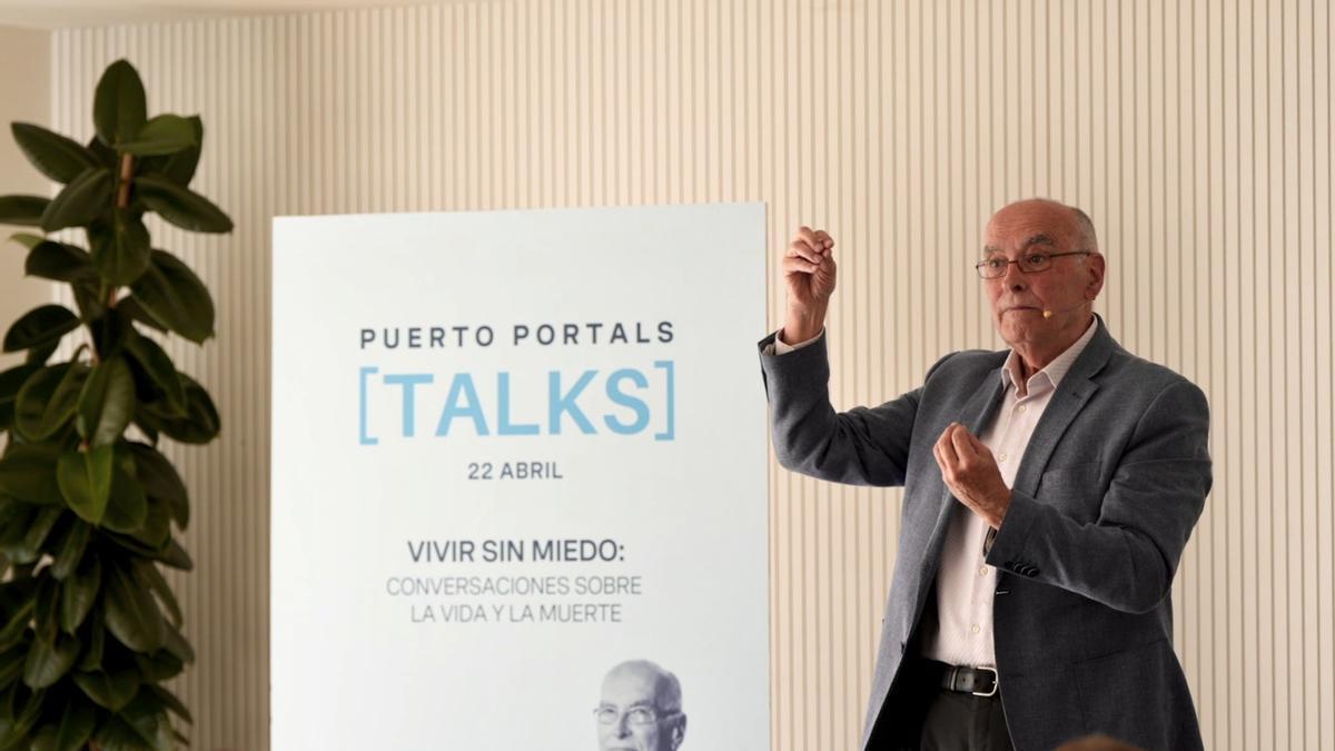 Imágenes de la conferencia de Enric Benito “Vivir sin miedo: conversaciones sobre la vida y la muerte”