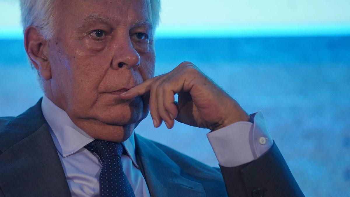 Felipe González "sufre" con un Gobierno que parece "el camarote de hermanos Marx"