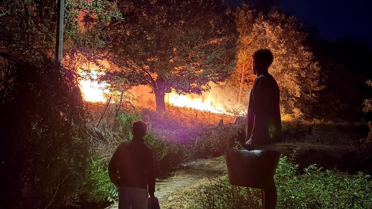 INCENDIOS ESPAÑA | Varios incendios nocturnos en la provincia de Ourense, donde el nivel de riesgo está entre muy alto y extremo