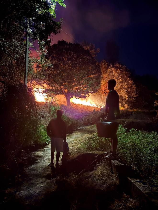 Varios incendios nocturnos en la provincia de Ourense, donde el nivel de riesgo está entre muy alto y extremo