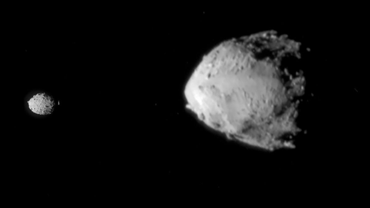 Dimorphos (izquierda), orbita un asteroide más grande llamado Didymos (derecha).