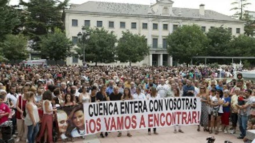 Masiva concentración en Cuenca en apoyo a las familias de Marina y Laura