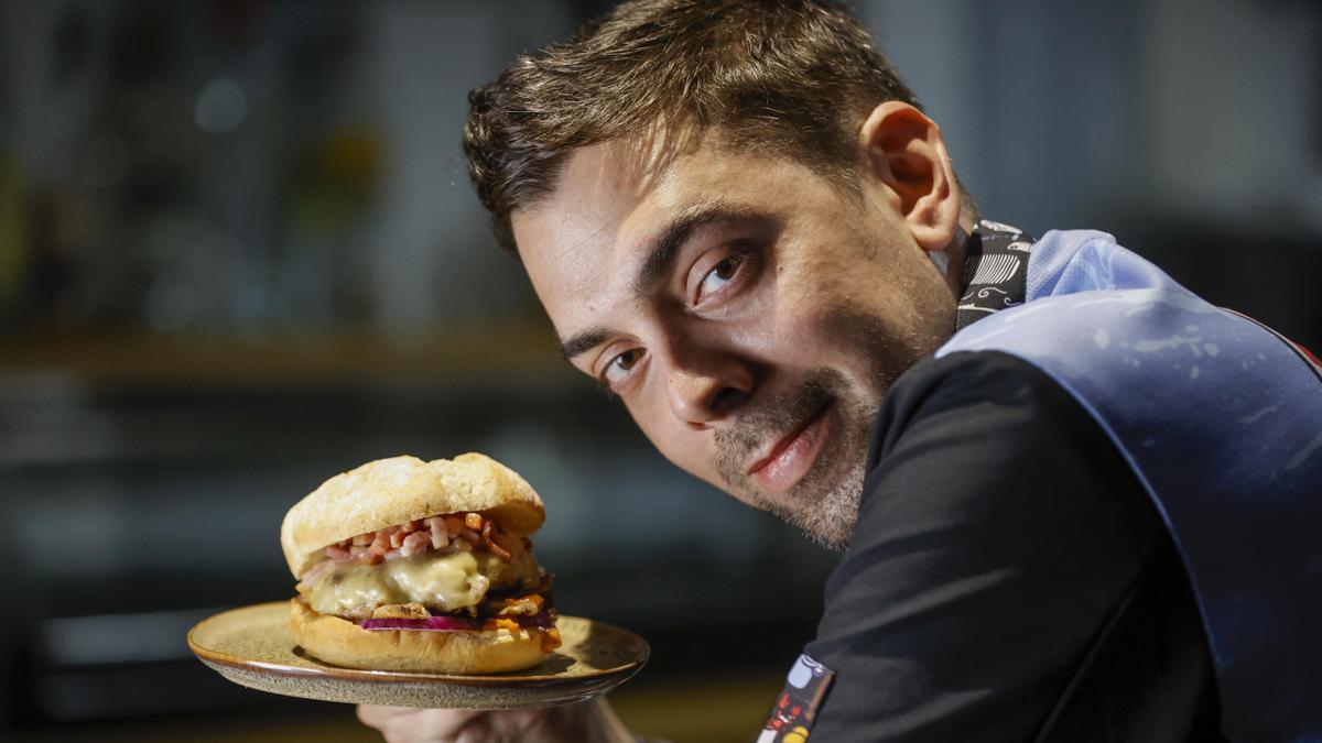 Hamburguesa de Nacho Tello, para el Centenario de El Periódico Extremadura.