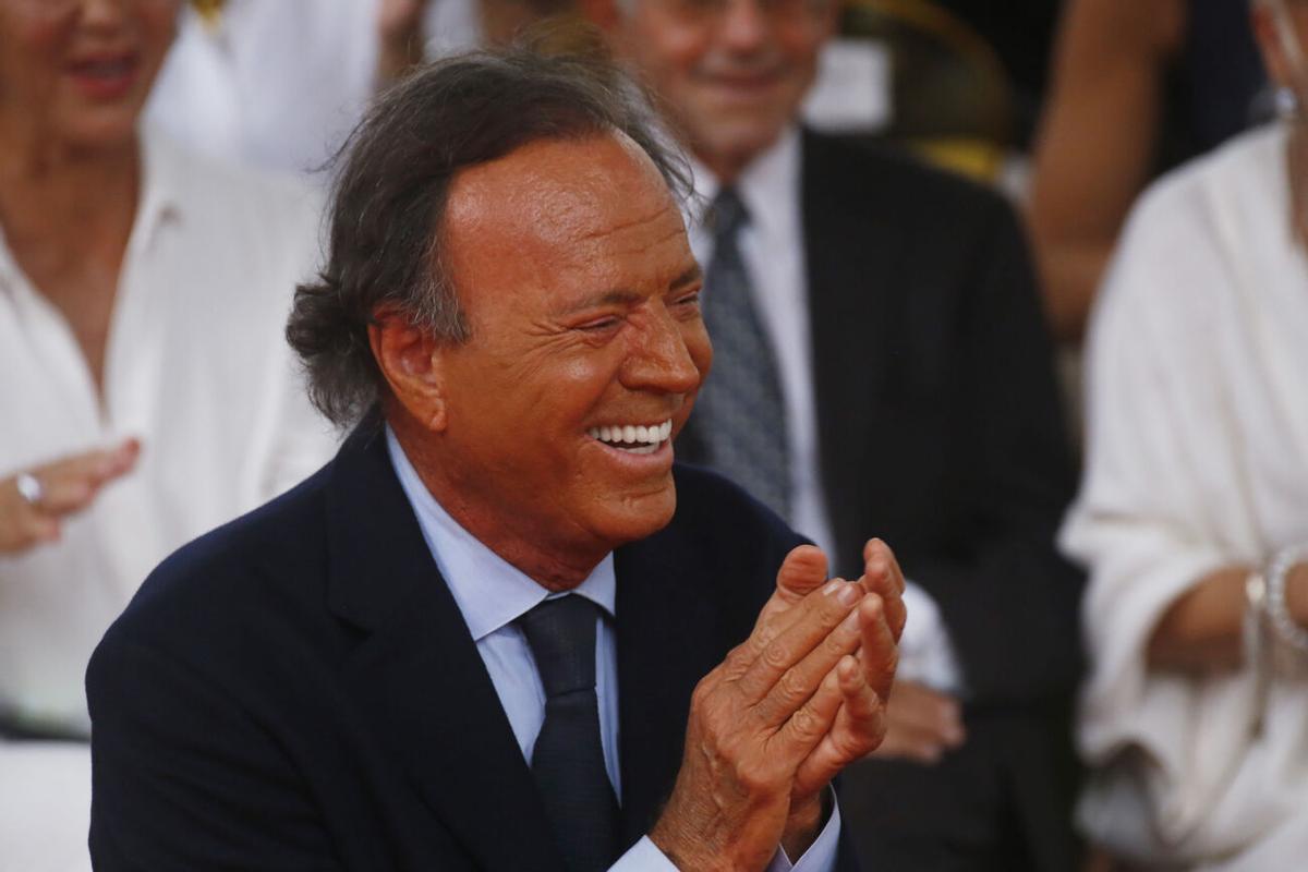 Julio Iglesias, cantante acusado de agresión sexual