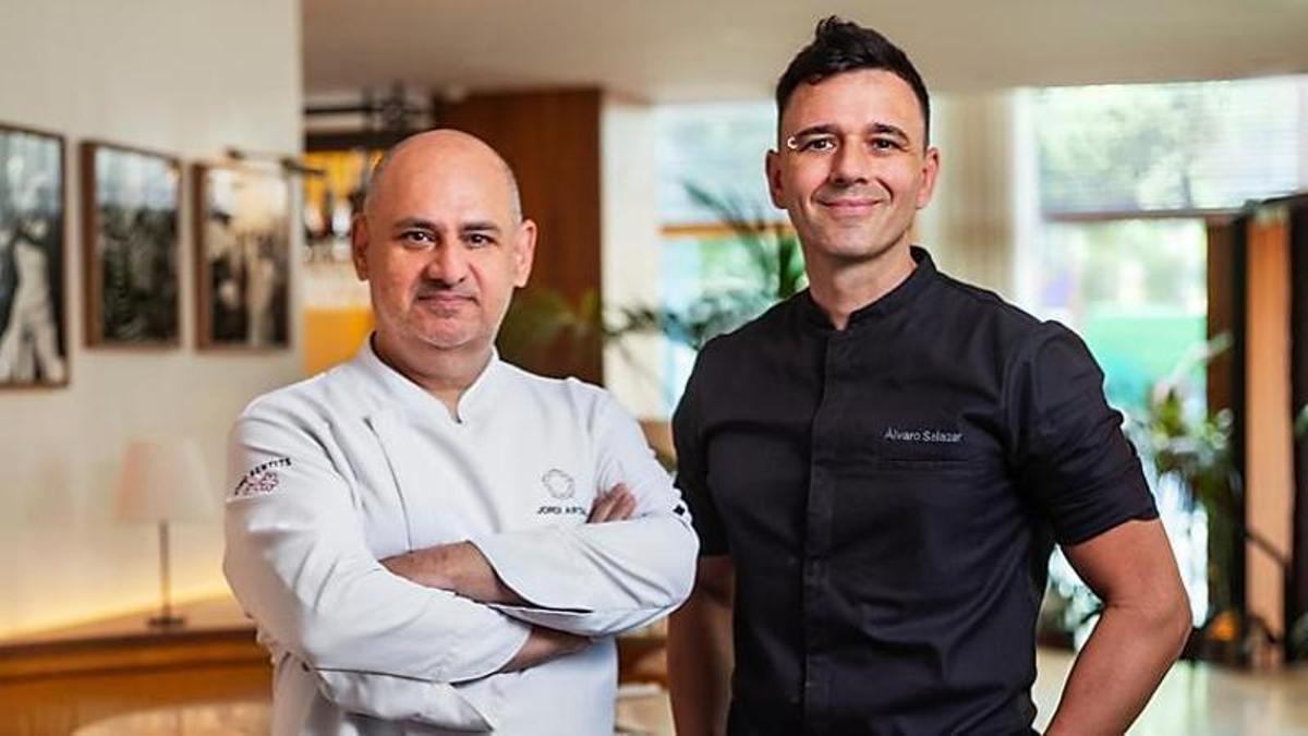 Los chefs Jordi Artal (Cinc Sentits) y Álvaro Salazar (Voro).