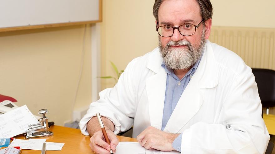 Ángel Álvarez, médico internista.