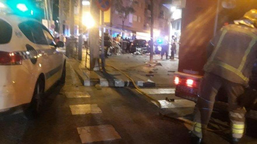 Al menos 9 heridos al estrellarse un coche contra la terraza de un bar en Gerona