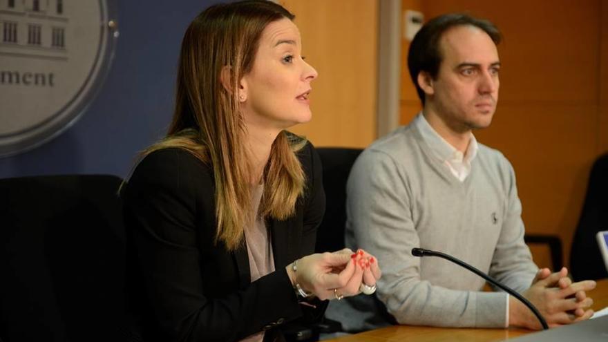 Prohens y Gijón, del PP, ayer en el Parlament.