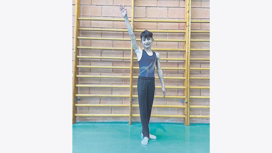 Joven promesa de gimnasia artística