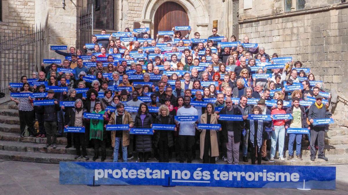Representantes de la sociedad civil catalana rechazan que se vincule el independentismo con el terrorismo.