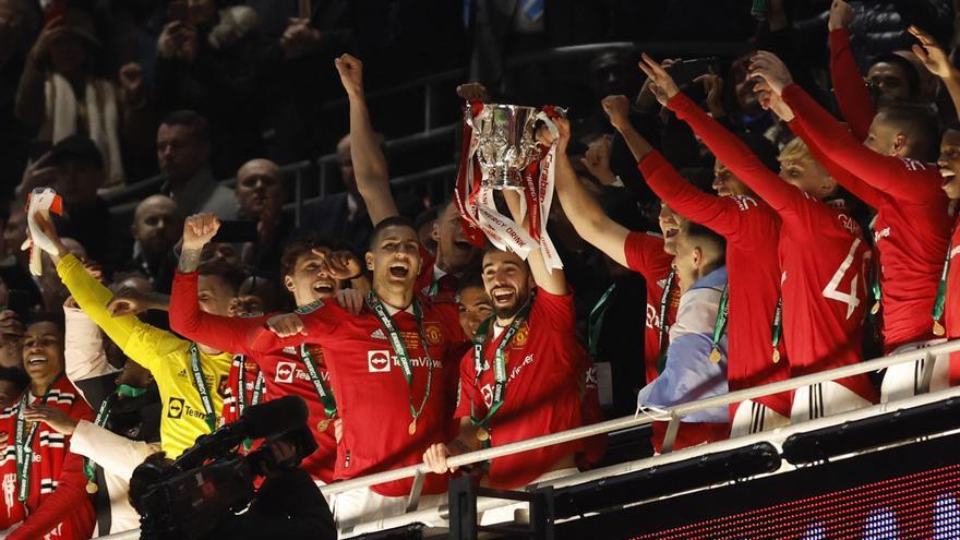 El United recupera la gloria en Wembley (2-0)