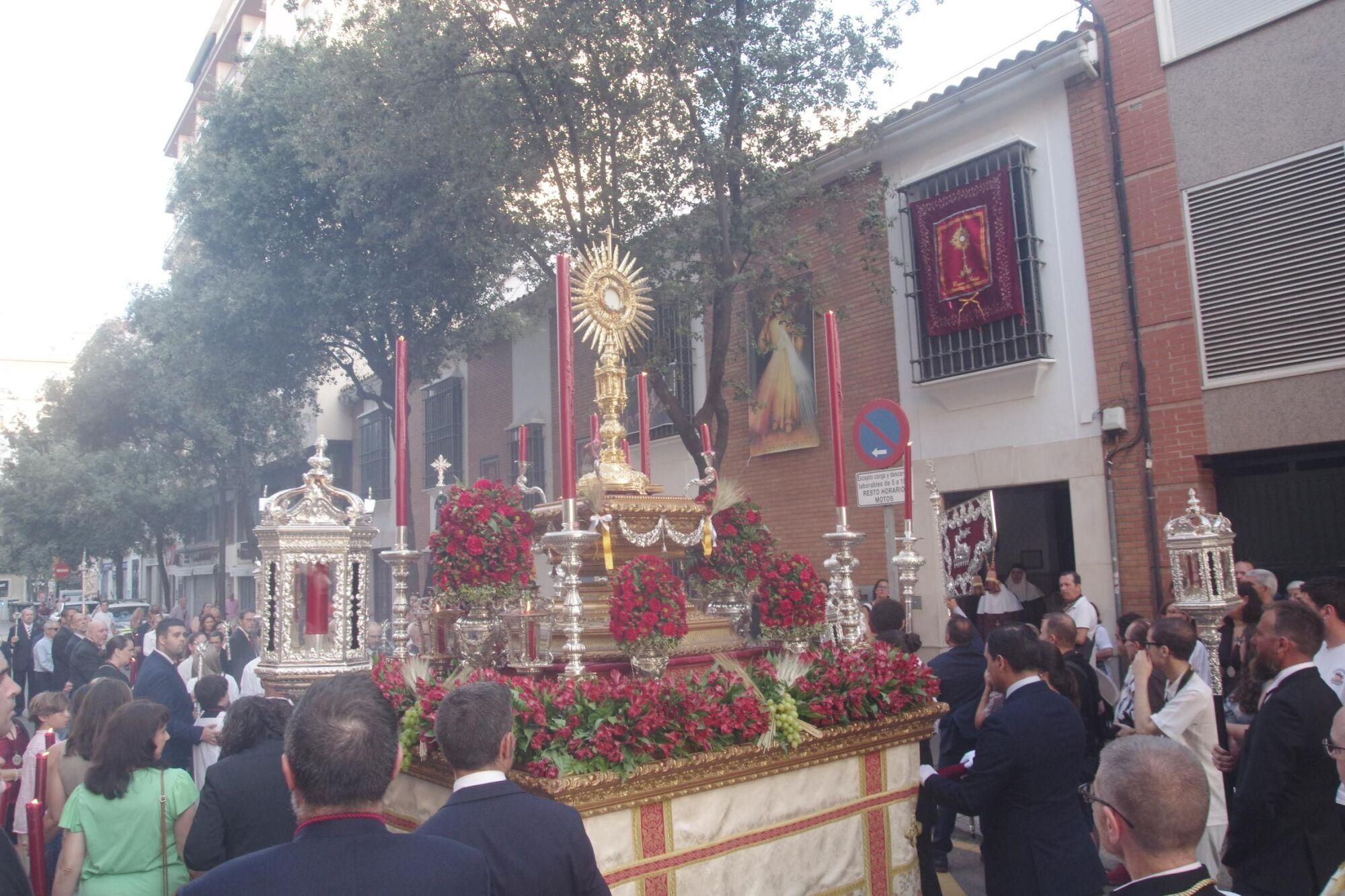La archicofradía de los Dolores de la Parroquia de San Juan celebra, un año más, en la semana posterior a la Solemnidad del Corpus Christi, su Procesión de Minerva con Jesús Sacramentado