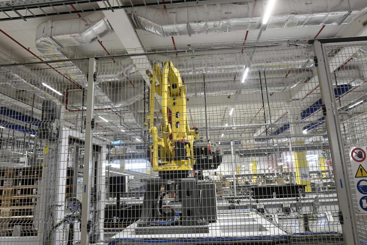 Así es por dentro el centro logístico de Amazon en Murcia