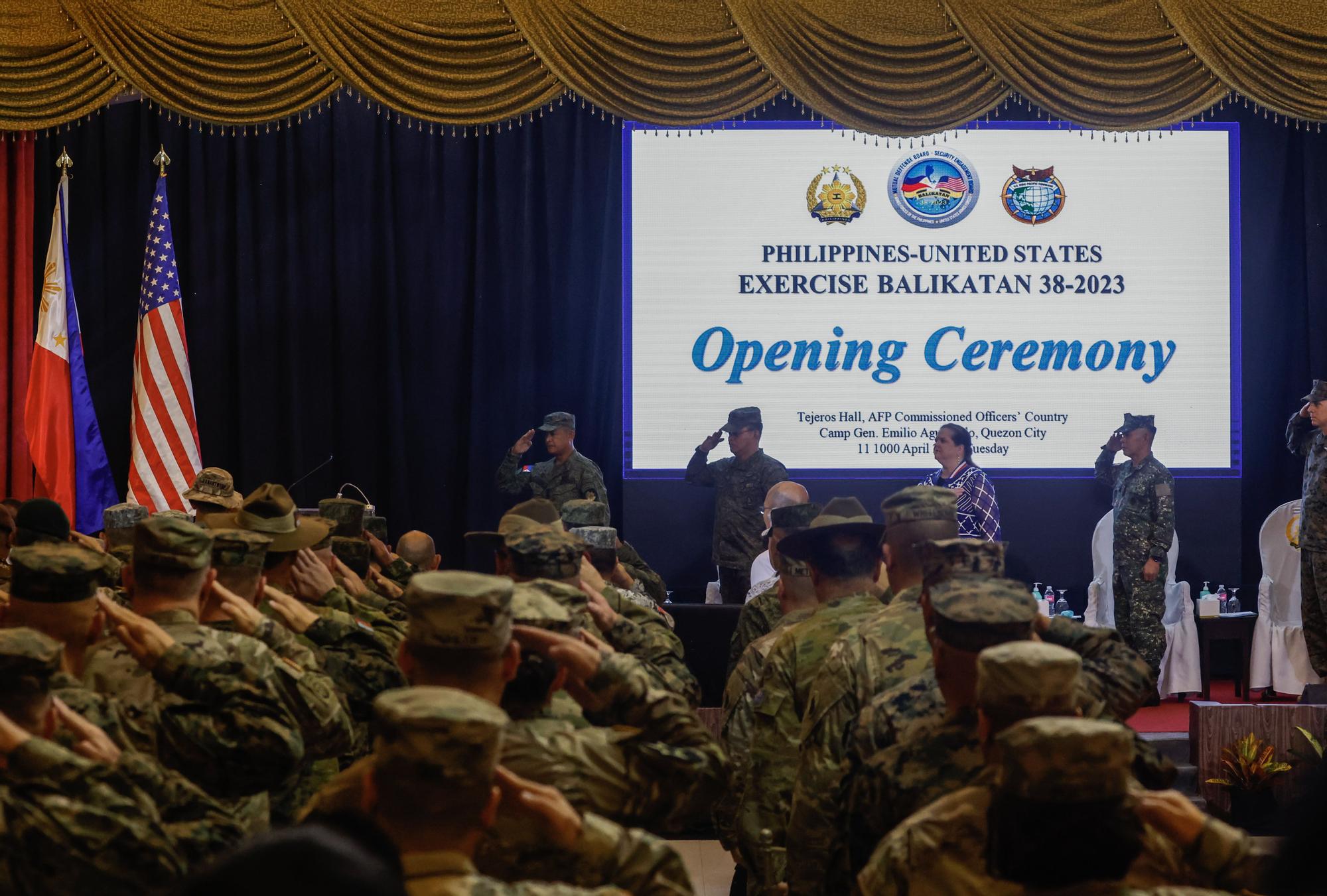 Ceremonia de apertura de las maniobras conjuntas entre Estados Unidos y Filipinas, este martes en Manila.