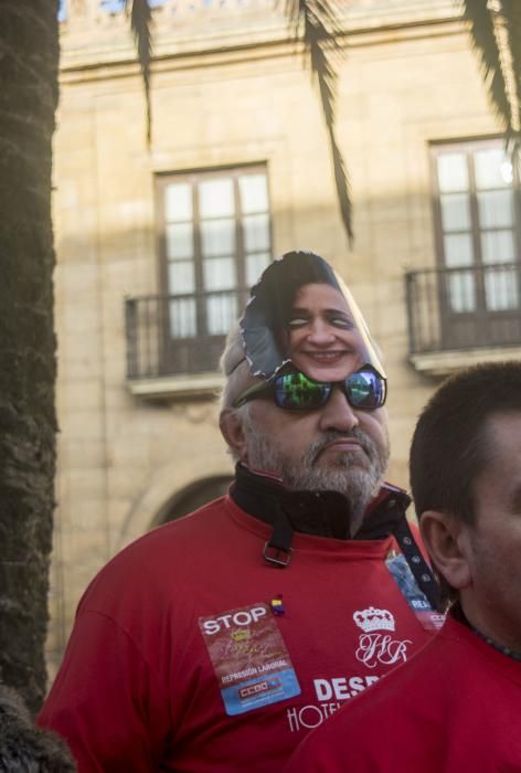 Concentración a la puerta del hotel Reconquista