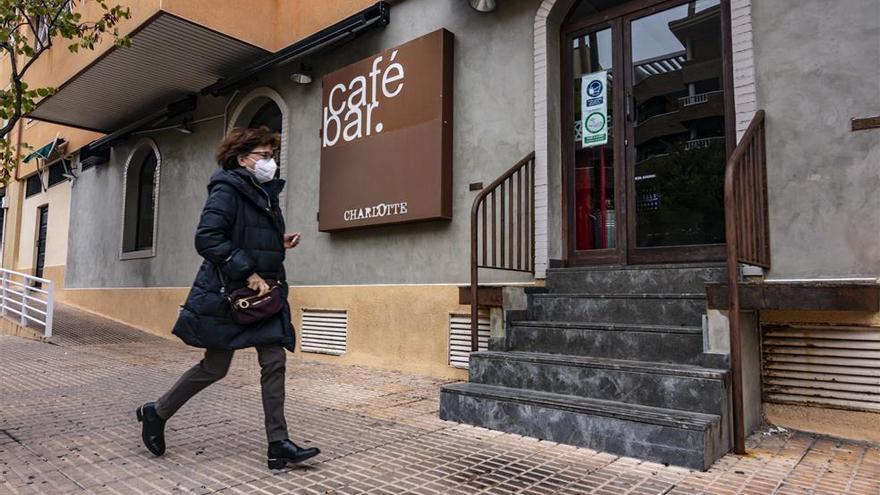 Los trabajadores del Charlotte dan negativo en covid y el bar reabre mañana