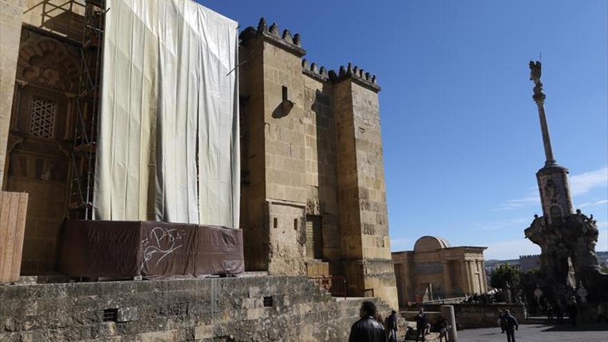 Limpieza para la puerta de San Idelfonso de la Mezquita-Catedral