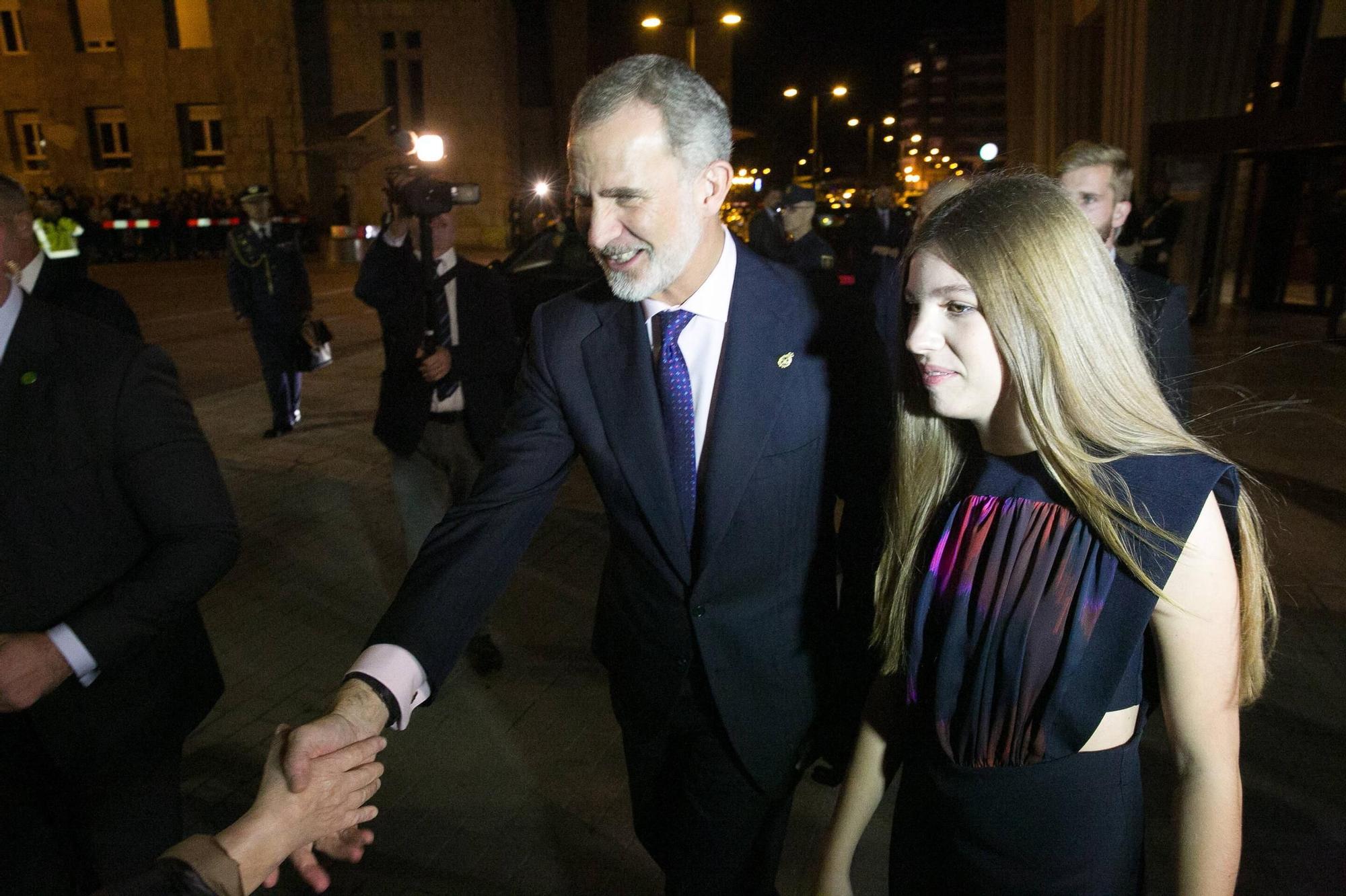 EN IMÁGENES: La Familia Real asiste en Oviedo al concierto de los premios "Princesa de Asturias"