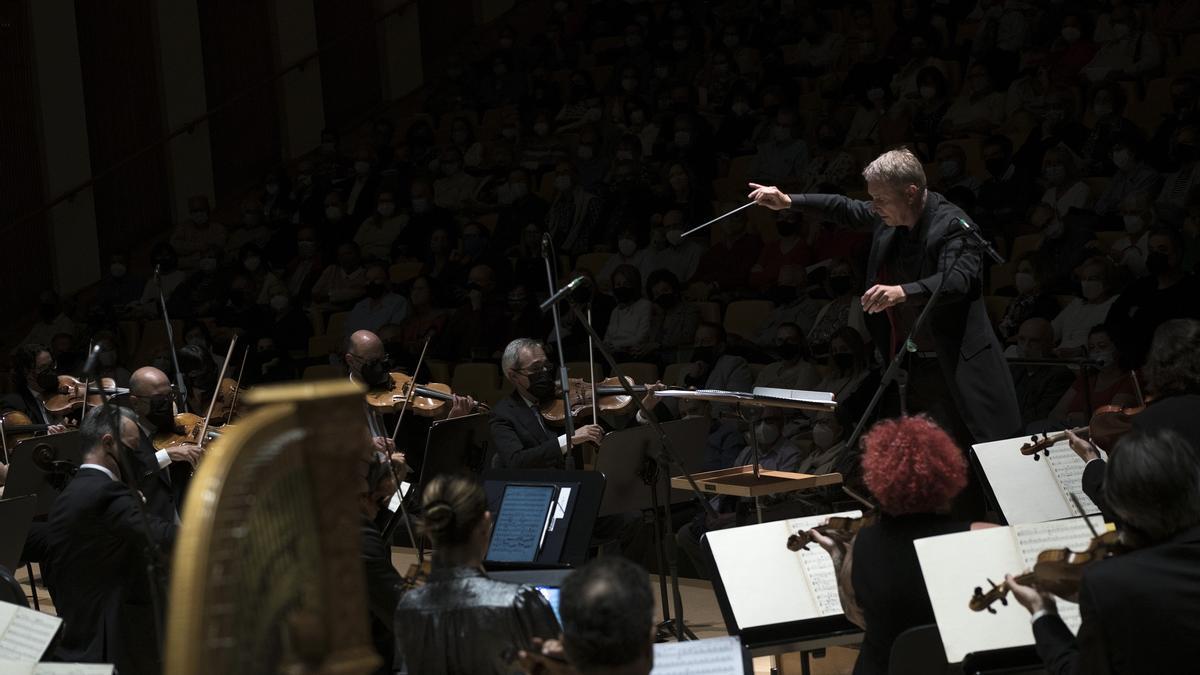 La Orquesta de València y su titular, Alexander Liebreich