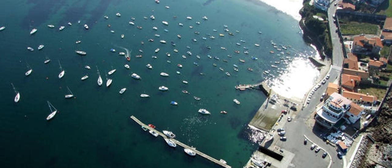 Vista aérea del puerto deportivo de Aguete // Julio Santos