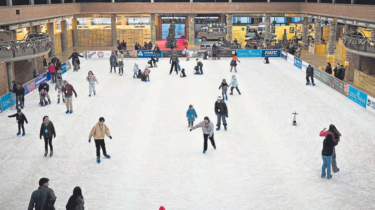 Patinadors gaudint de la pista a l'edició de l'any passat.