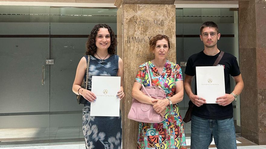 Distinguen a dos estudiantes del IES Jaume I de Ontinyent en el acto de la UV al mejor alumnado de la PAU