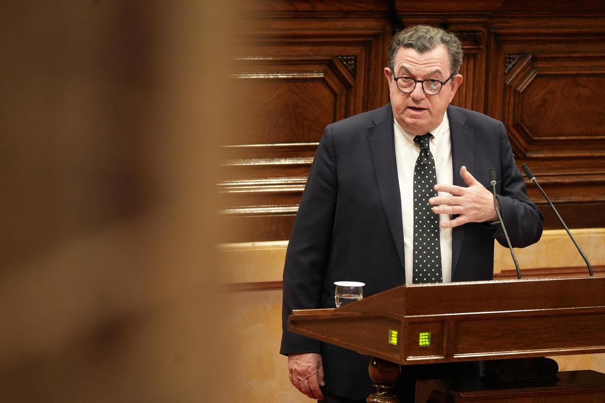 El síndic major de la Sindicatura de Comptes, Miquel Salazar, intervenint al ple aquest dimecres