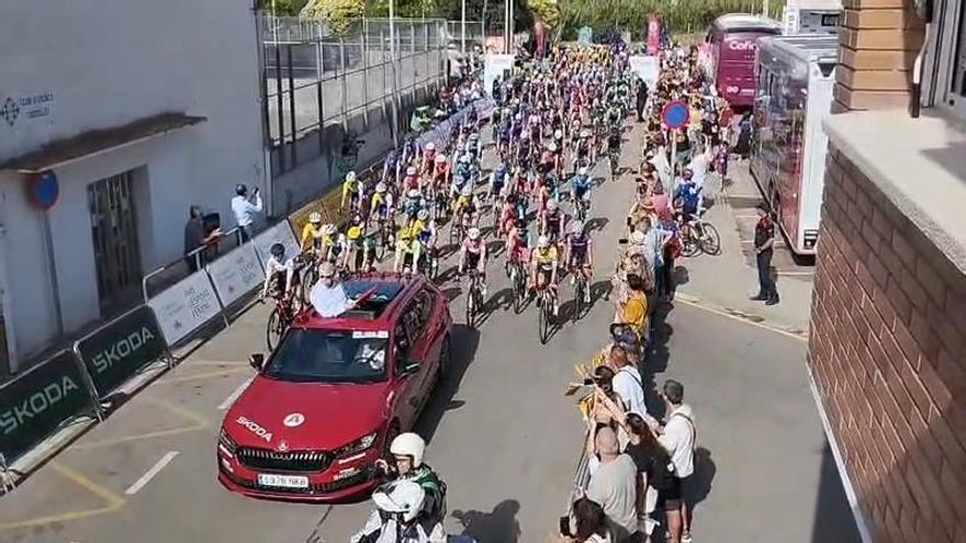 Sortida de l'etapa de Sant Vicenç de la Volta a Catalunya (des d'un balcó)