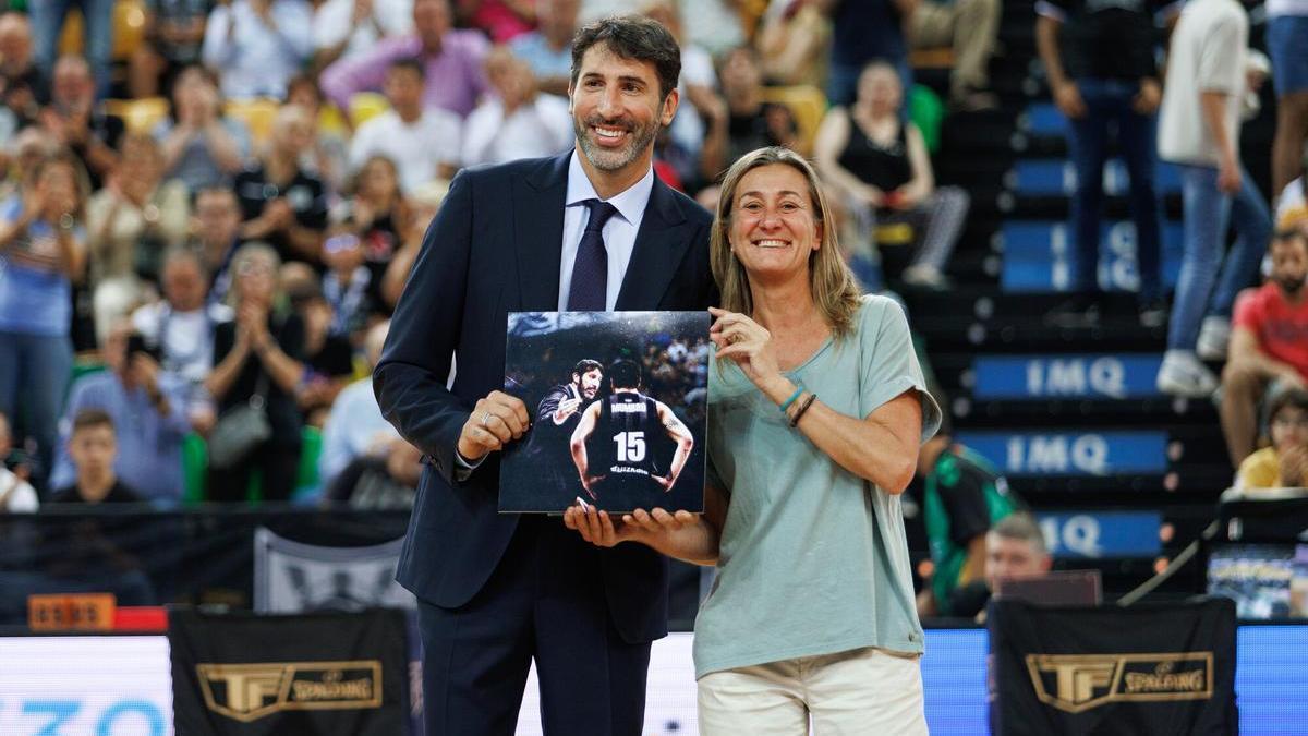 Álex Mumbrú, recibido con honores en el Bilbao Arena