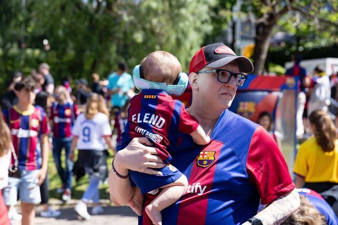 ¡Locura en Bilbao! Miles de aficionados y ambientazo en la fan zone del Barça