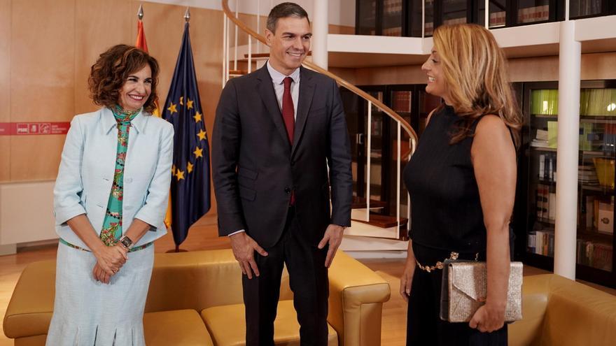 El Gobierno ofrecerá a Clavijo más ayuda en atención a migrantes para atraer su apoyo a los Presupuestos