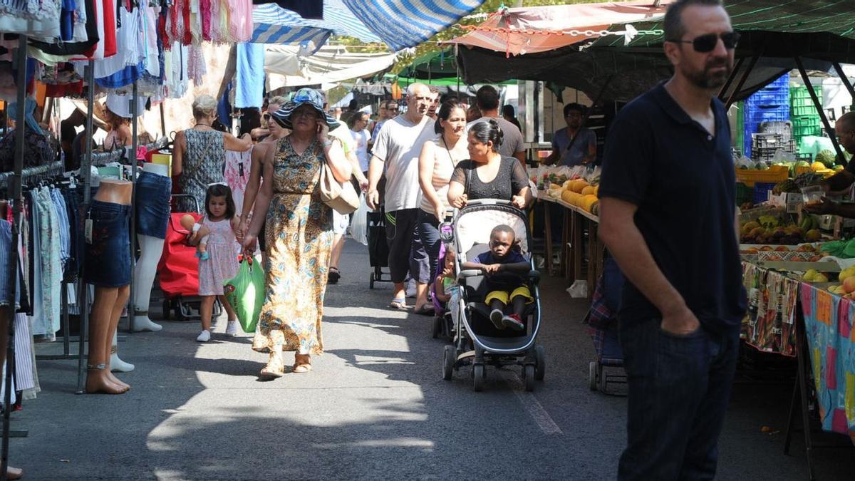 Una imagen del mercadillo de La Fama, el más grande del municipio de Murcia.
