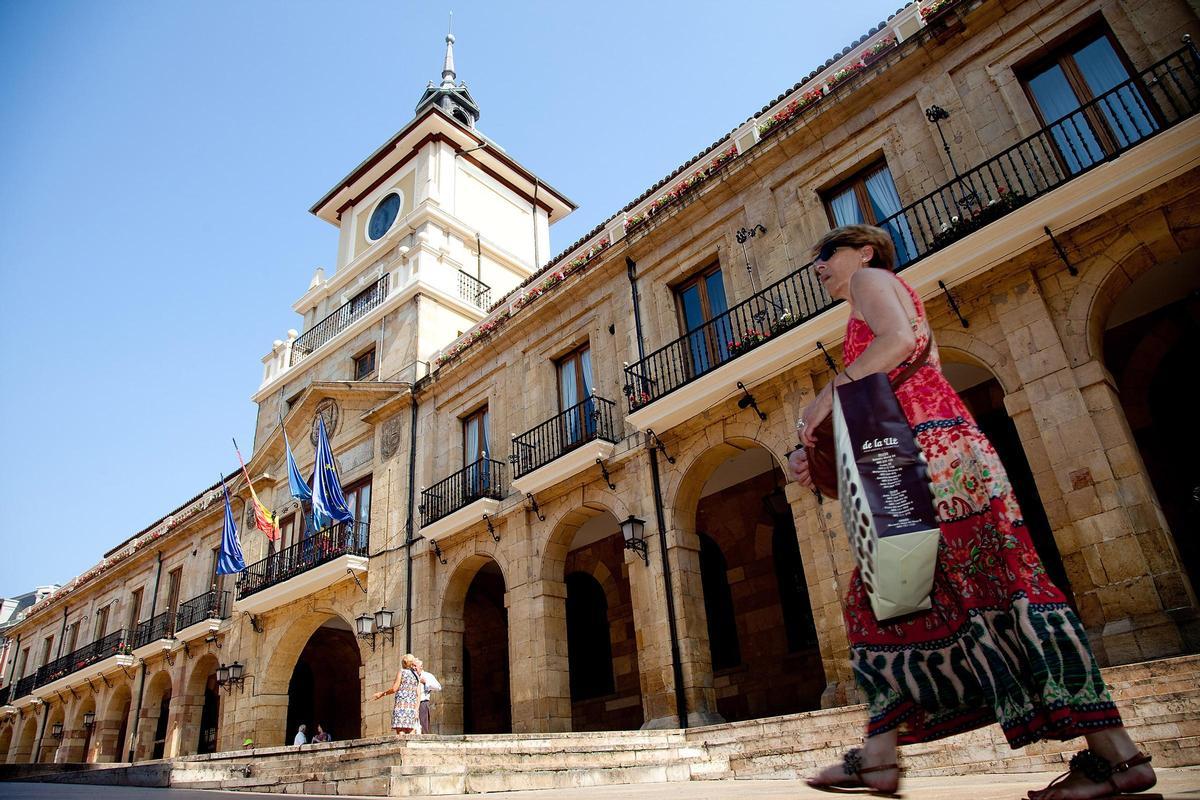La fachada del Ayuntamiento de Oviedo.
