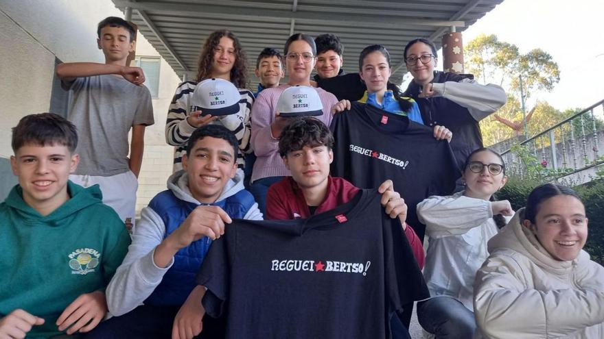 Alumnado do
Camballón que
participa na
xornada
regueifeira.