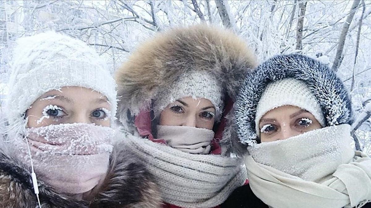 Tres amigas posan para un 'selfie' en Yakutia.