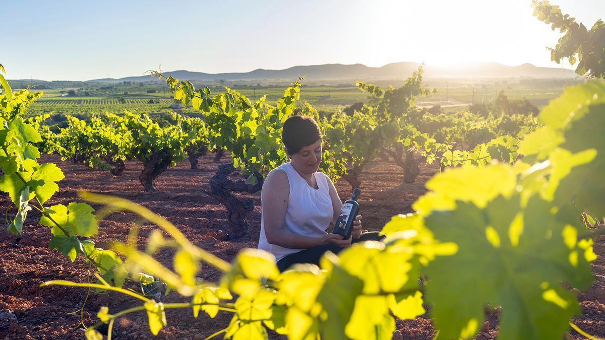 La enóloga Noemí Arroyo estrena dos nuevos vinos con el sello ‘La Lievre’.