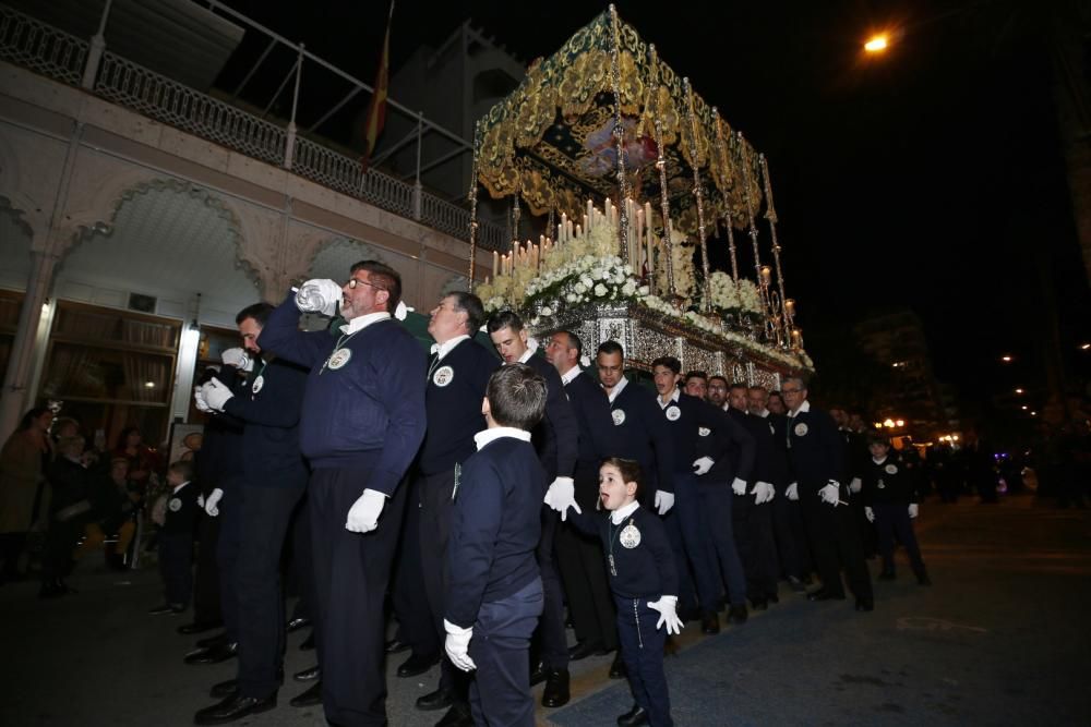 Domingo de Ramos: Procesión de Las Mantillas en Torrevieja con Nuestra Señora de La Esperanza y de La Paz