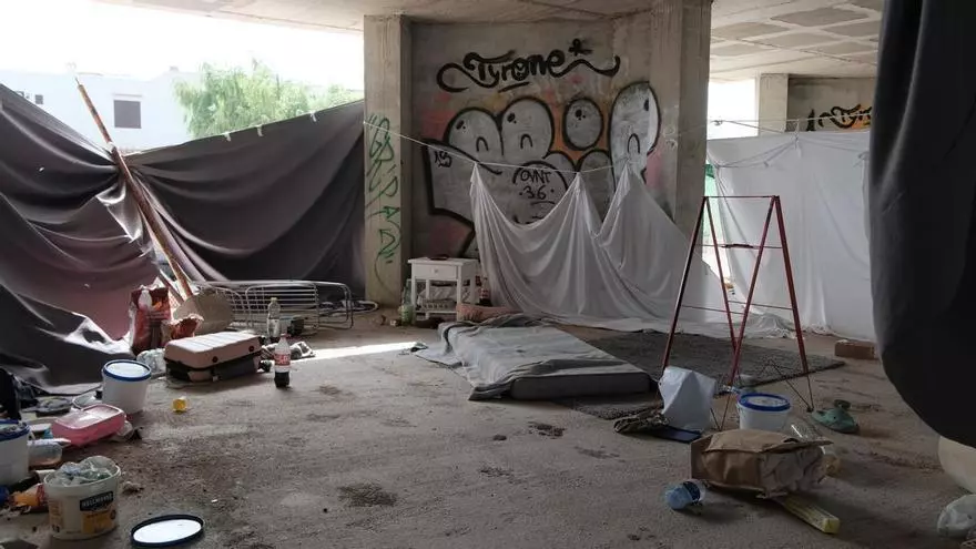 Los últimos ocupantes dejan Punta Xinxó antes del desalojo