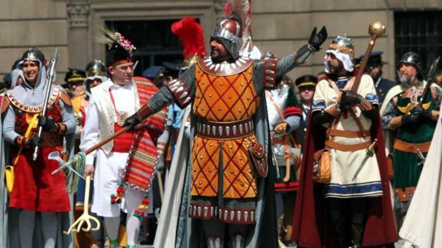 El desfile del bando cristiano durante la Gloria en abril de 2009.