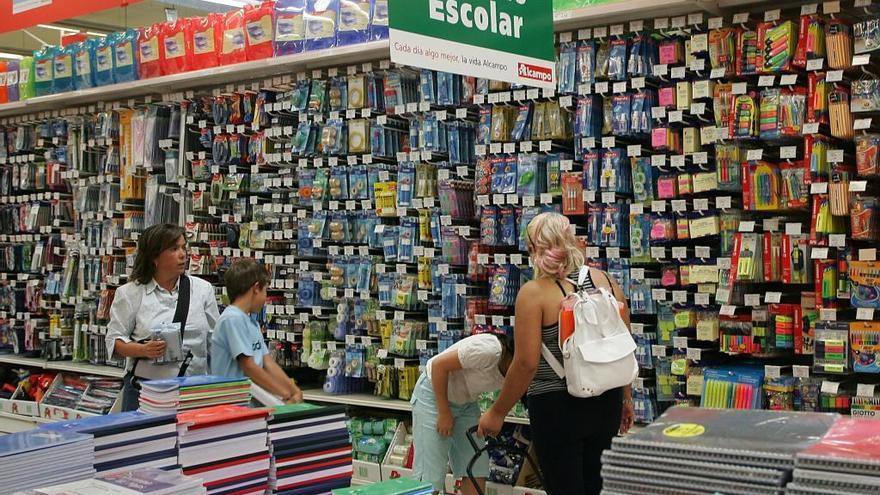 Las familias dedican estos días a preparar el material escolar para el nuevo curso.