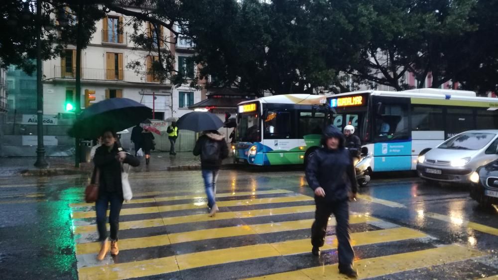 La capital de la Costa del Sol amanece bajo las nubes y con una previsión de lluvias intensas que se quedarán hasta la próxima semana