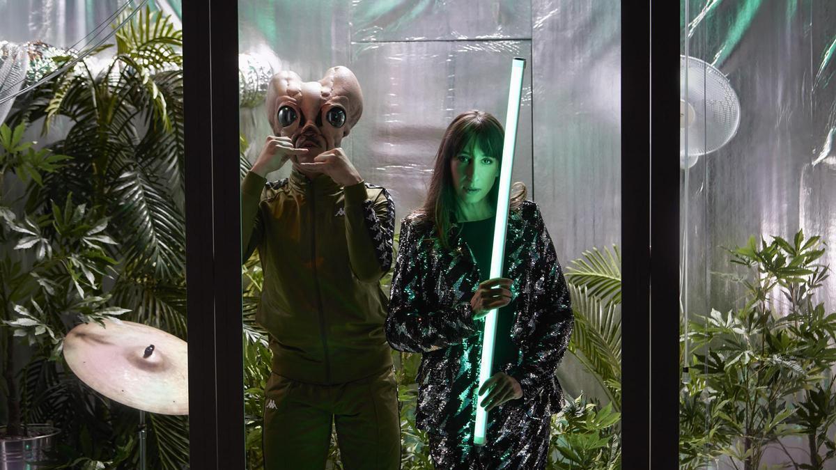 Imagen de 'Vendrán los alienígenas y tendrán tus ojos' de María Velasco